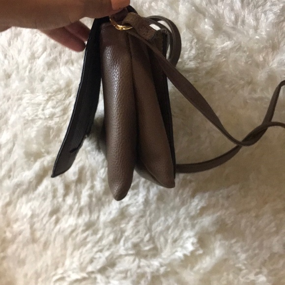 crossbody - Picture 4 of 5